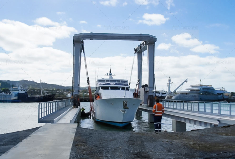 100-тонный передвижный кран для яхт