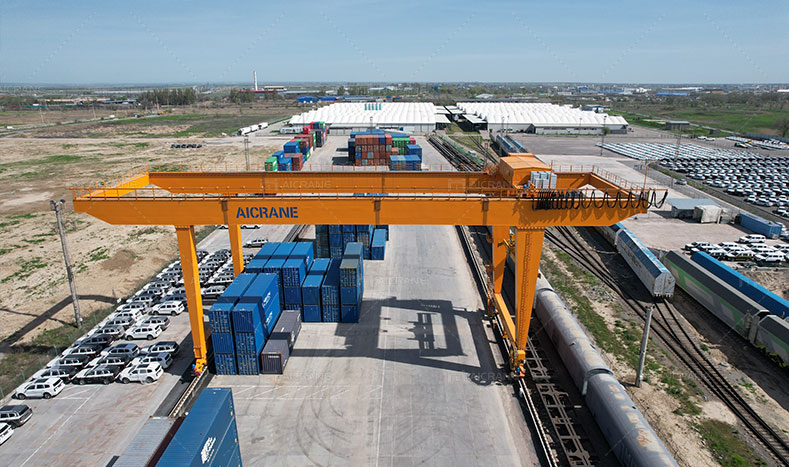 45-тонный контейнерный кран на логистическом терминале в Казахстане